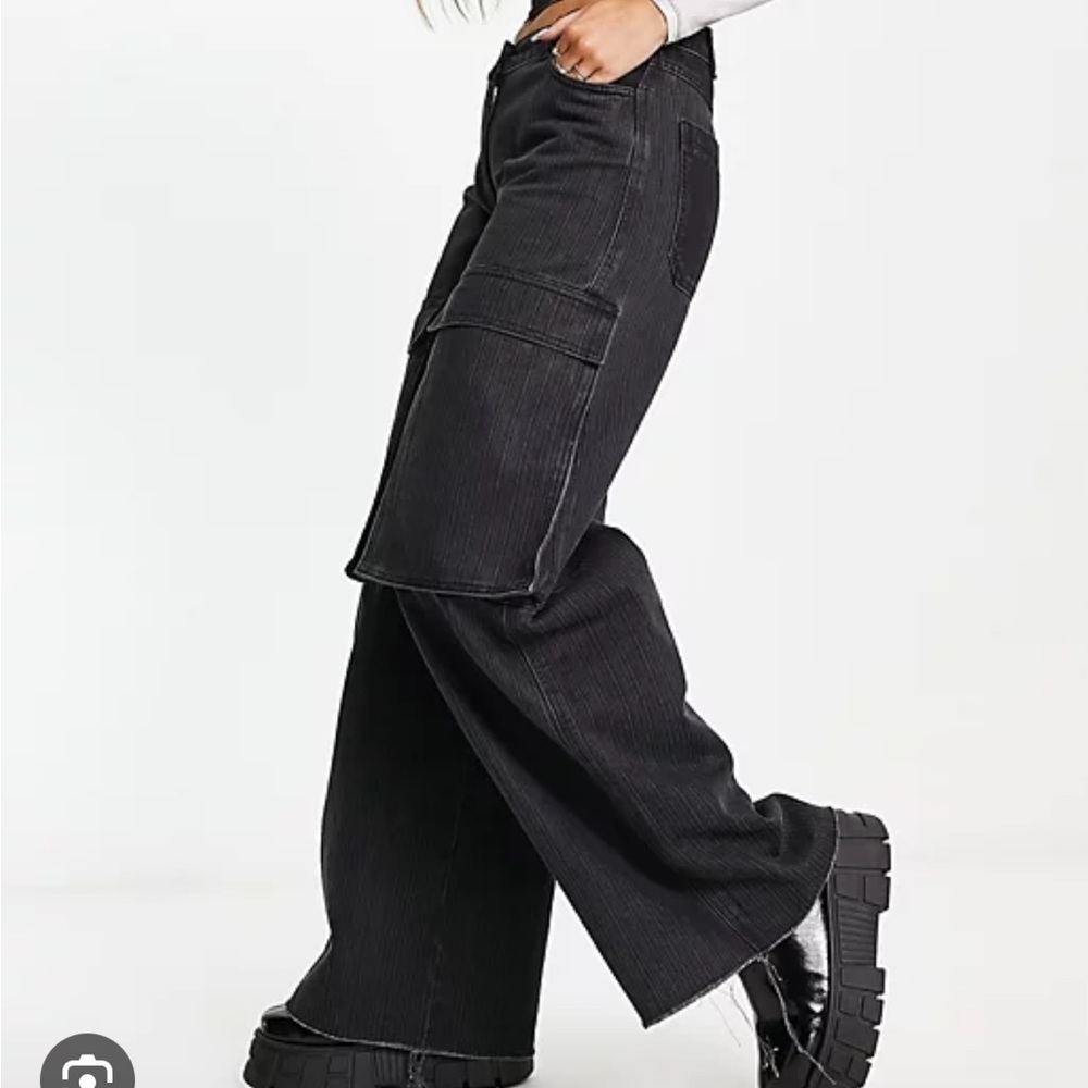 NWOT Mid rise wide leg cargo pants